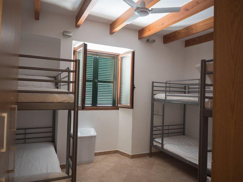 Embat - Hostel Монтуірі Екстер'єр фото