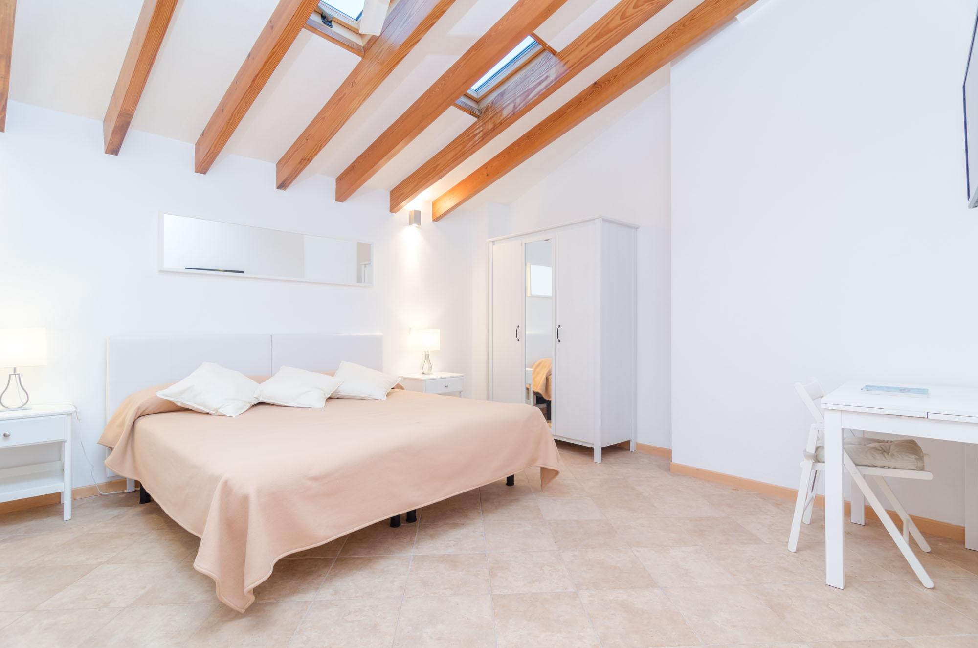 Embat - Hostel Монтуірі Екстер'єр фото